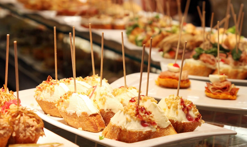 Tapas, Ocio y Tiempo Libre, Comer Las mejores para tapear gratis. Las mejores ciudades de España para ir de tapas. Las mejores ciudades de España para comer tapas. ¿De pintxos o de tapas? Estas son las mejores ciudades.<br />
ciudades tapas gratis. tapeo españa. mejores sitios para tapear. Las rutas de tapeo más famosas de España y dónde tapear. Las mejores tapas de España. Las mejores ciudades de España para tapear. ciudades para ir de tapas gratis en España. La mejor ciudad de España para tapear.