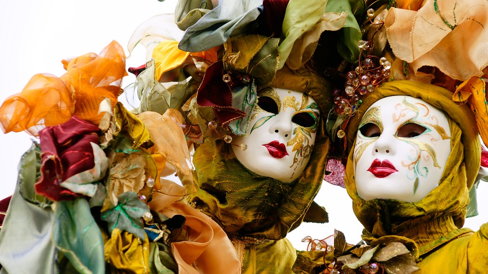 Carnaval de Venecia 2025. Vuelos baratos a Italia. Descuento vuelos Carnaval Italia 2025. Vuelos baratos Carnaval de Venecia 2025. El Carnaval es una de las celebraciones más esperadas, especialmente en ciudades como Venecia. Este año se celebrará del 15 de febrero al 4 de marzo 2025. Periodo principal del Carnaval de Venecia 2025 del 19 de febrero al 4 de marzo 2025.