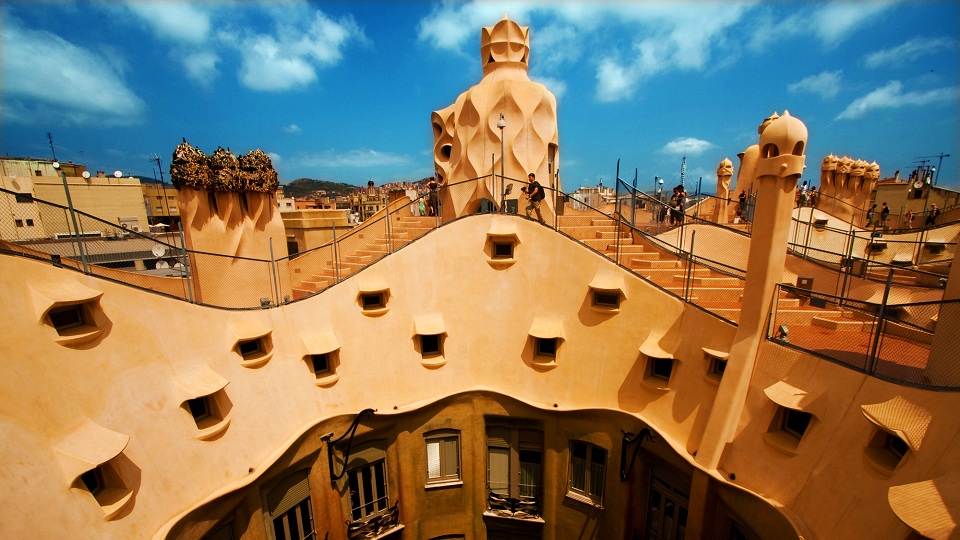 Cómo visitar La Pedrera (Casa Milà) en Barcelona. La Pedrera entradas 2x1. Venta de entradas Casa Batlló. La Pedrera 2x1 entradas Casa Milà visitas Barcelona Gaudí. La Pedrera Tickets. La Pedrera exposiciones. La Pedrera Night Experience. La Pedrera entradas con descuento Casa Milà. La Pedrera entradas 2x1. La Pedrera entradas gratis. Entradas La Pedrera residentes.