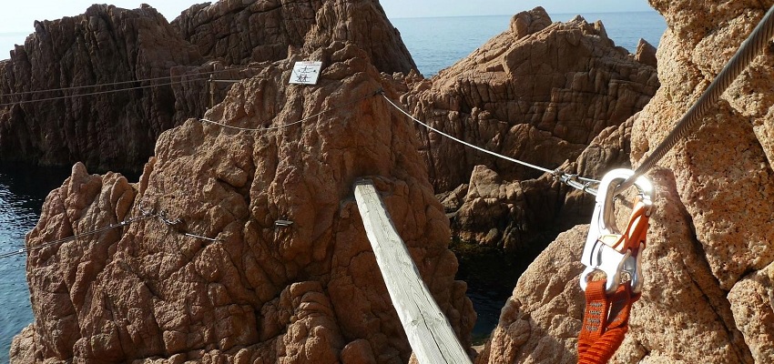 SANT FELIU DE GUÍXOLS (GIRONA): VÍA FERRATA DE LA CALA DEL MOLÍ CON DESCUENTO