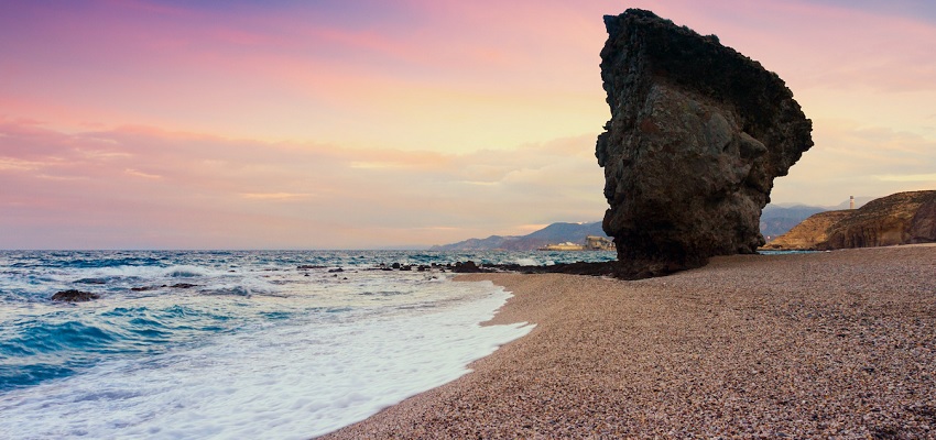 Cabo de Gata, Níjar, Almería. Lugares que Ver en Andalucía Imprescindibles. Rincones Mágicos en Andalucía. Ciudades que ver en Andalucía. Sitios para visitar en Andalucía en pareja. Lugares para visitar en Andalucía que hacer, visitar y ver en Andalucía. Lugares para visitar en Andalucía en invierno. Que ver en Andalucía en 4 días. Lugares para visitar en Andalucía con niños. Sitios bonitos donde ir en Andalucía. Que ver en Andalucía en verano. Lugares históricos en Andalucía<br />
