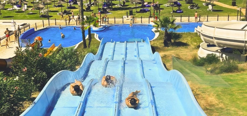 Estival Isla Cristina + entradas a Aquópolis y Media Pensión desde sólo 110€ 🎢💦