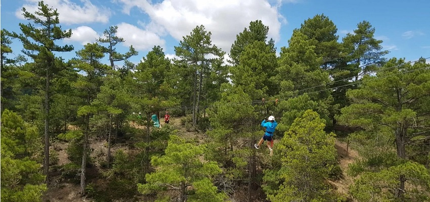 Albarracín Aventura 🎯 Circuitos multiaventura y tirolina 🧗‍♂️ Aventura en familia