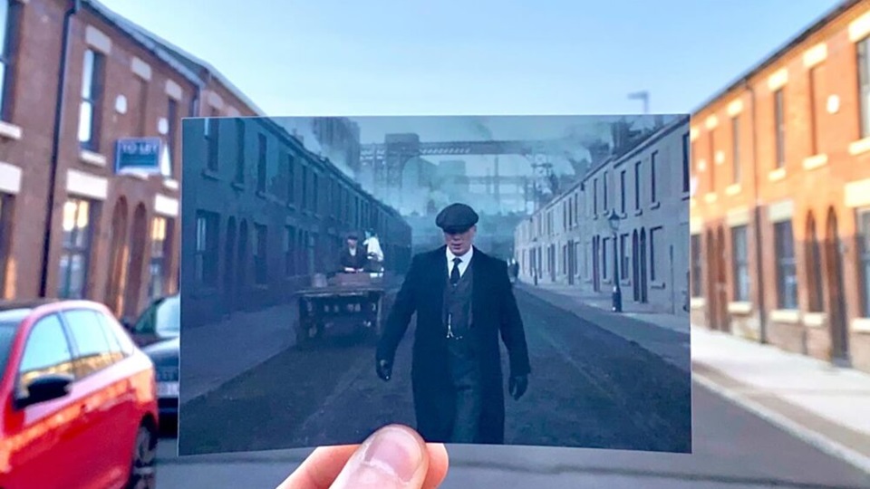 Free tour de los Peaky Blinders. Tour Peaky Blinders. ¿Cuántas horas duran los tours Peaky Blinders? Tour oficial Peaky Blinders y visita a la mansión de Tommy Shelby para 2 personas. Accede a promociones exclusivas, descuentos y novedades. Recorrido de 8,5 horas por los lugares de rodaje de Peaky Blinders en autobús. Disfruta de un recorrido en autobús que te sumerge en el mundo de Peaky Blinders en la ciudad de Liverpool. Liverpool: Peaky Blinders Tour de día completo. ¿Dónde está la calle de los Peaky Blinders? Visita los lugares de rodaje de Peaky Blinders. Tour oficial a los escenarios de Peaky Blinders en Liverpool. Tours en autobús de Peaky Blinders. Descuento exclusivo Peaky Blinders. Localizaciones de Peaky Blinders en Birmingham. Experiencia inmersiva en Peaky Blinders.