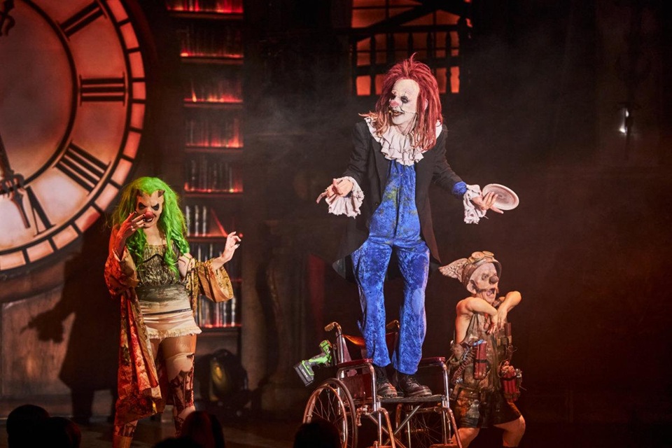 Circo de los Horrores 2025 Descuento Espectáculos. Entradas Circo de los Horrores Réquiem, sinfonía final Madrid. Los Circos de los Horrores, la diversión y el terror van de la mano. El Circo de los Horrores regresa a Madrid con su nuevo espectáculo Réquiem: Sinfonía final. Descuento entradas Réquiem es el suicidio escénico de Suso Silva creador y maestro de ceremonias del Circo de los Horrores entradas online.